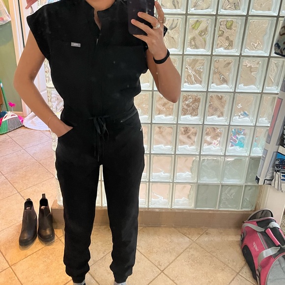 Figs Rafaela cargo scrub jumpsuit - Picture 5 of 5